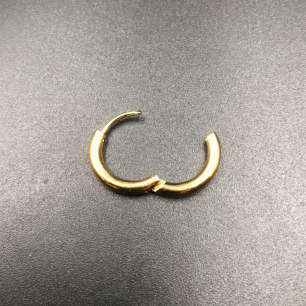 フープピアス リング シンプル メンズ レディース ゴールド 1.7mm S - メルカリ フープピアス リング シンプル メンズ レディース ゴールド 1.7mm S - メルカリ