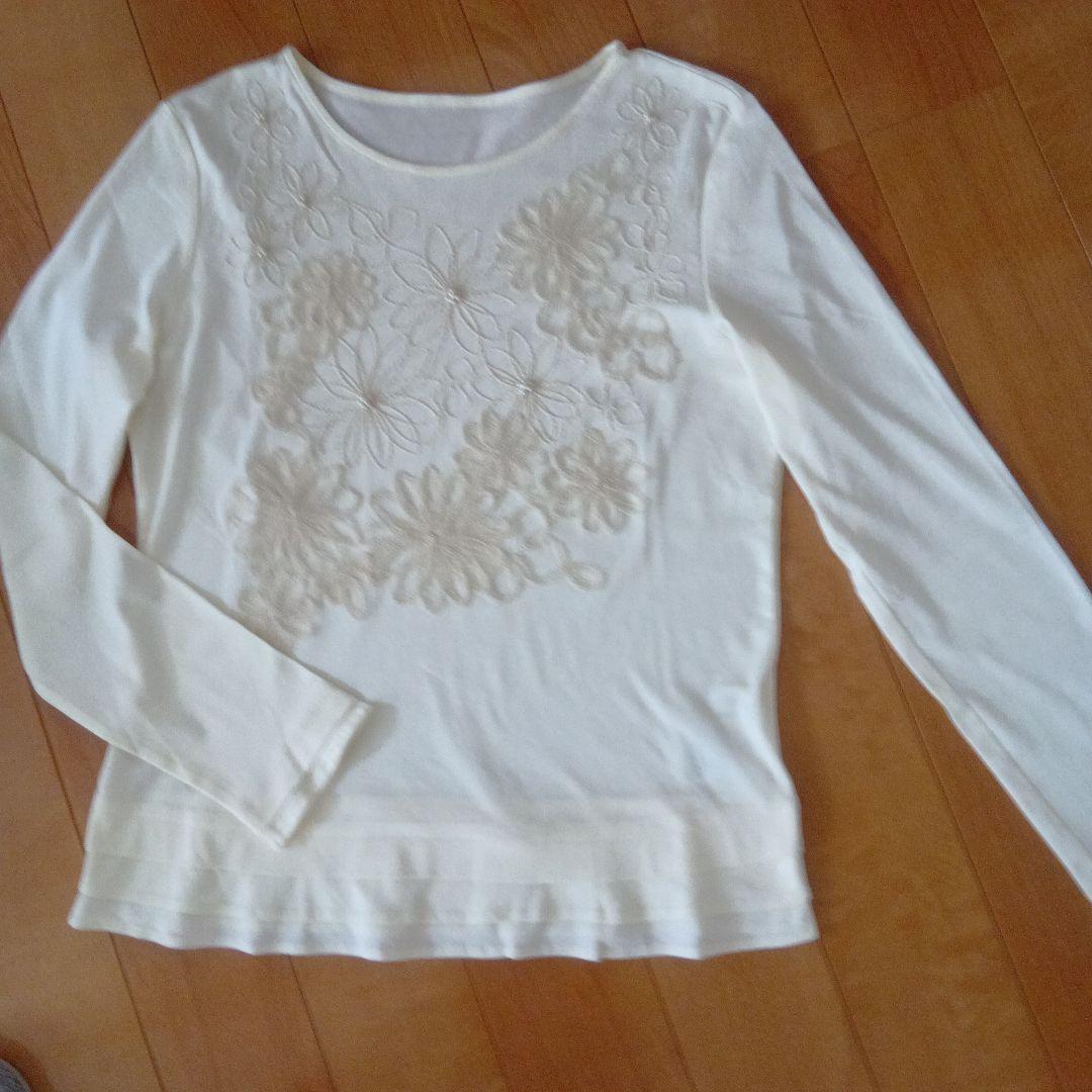 刺繍が豪華なジュディの長袖Ｔシャツ