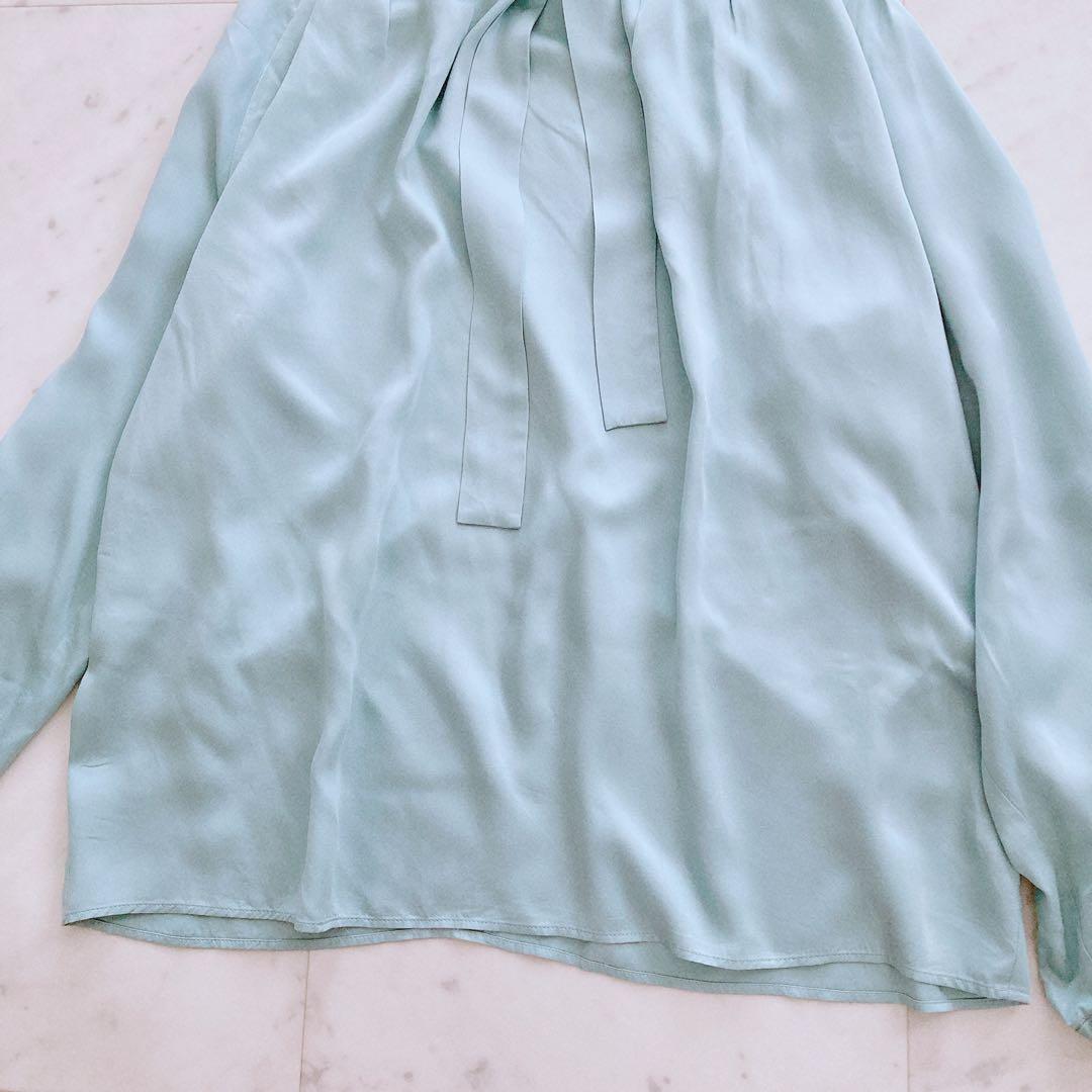 美品　トゥモローランド　ウォッシャブルサテン　ボウタイギャザーブラウス　グリーン
