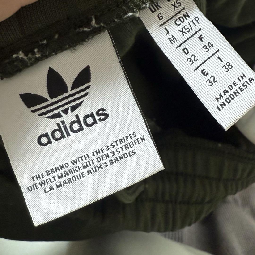 アディダスadidasオリーブグリーン緑トラックパンツジャージ