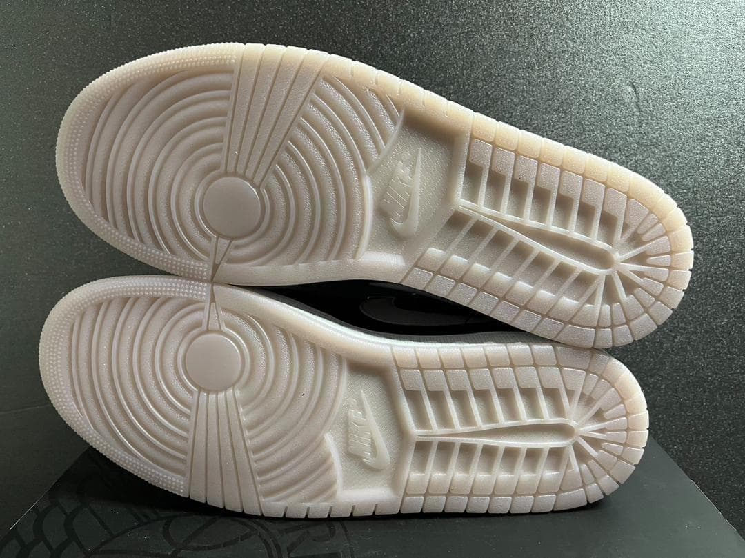 新品29cm Nike Air Jordan 1 Low SE ブラックパープル 新品29cm Nike Air Jordan 1 Low SE ブラックパープル