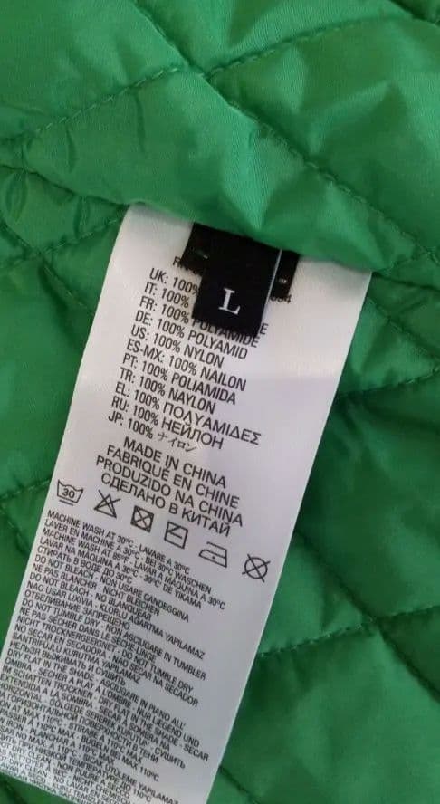 DIESEL 中綿入り。超軽量パデッドウィンタージャケット。美品。 DIESEL 中綿入り。超軽量パデッドウィンタージャケット。美品。