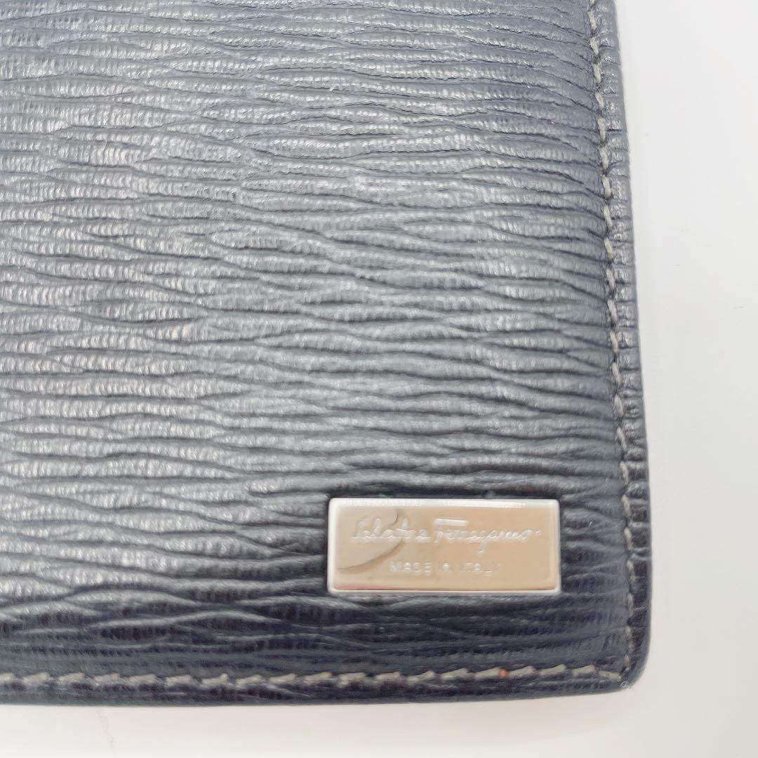 Salvatore Ferragamo ブラックレザー 二つ折り財布　フェラガモ