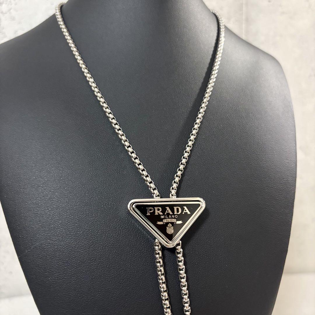 国内直営**PRADA** メタル ネックレス トライアングルロゴ付 国内直営**PRADA** メタル ネックレス トライアングルロゴ付