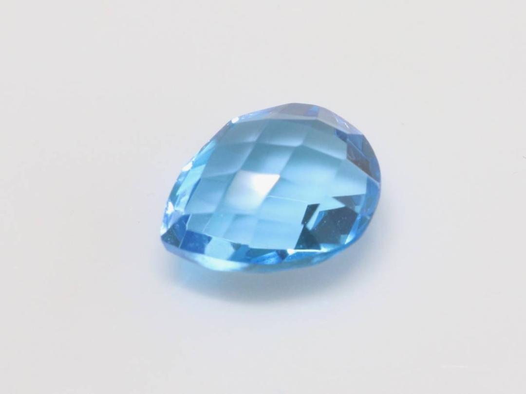 両面チェスカット スイスブルートパーズペアシェイプ 5.31ct