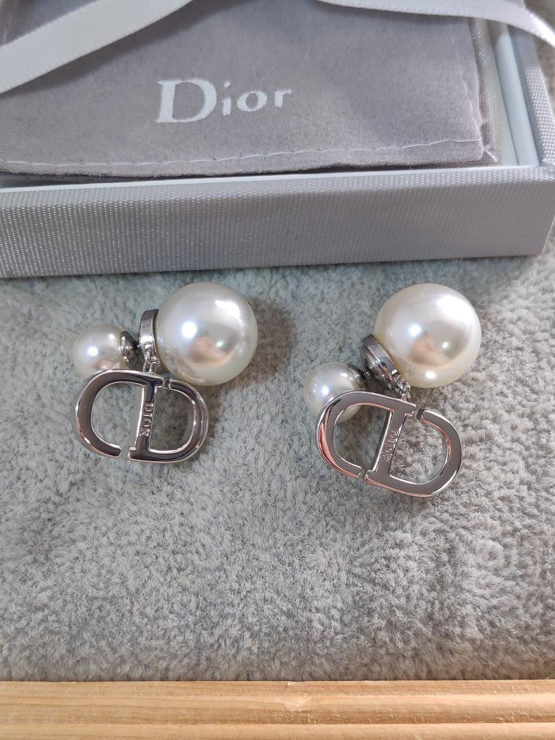 Dior（クリスチャンディオール） パールピアス　CD　人気美品