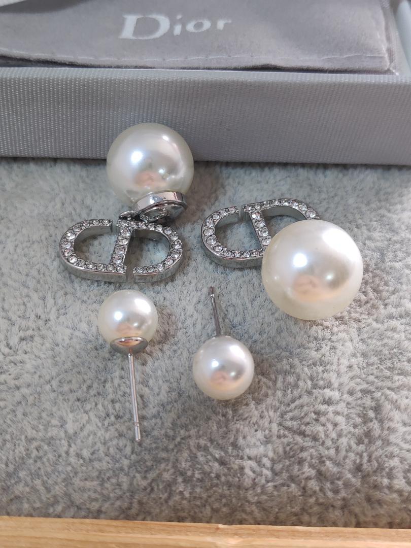 Dior（クリスチャンディオール） パールピアス　CD　人気美品