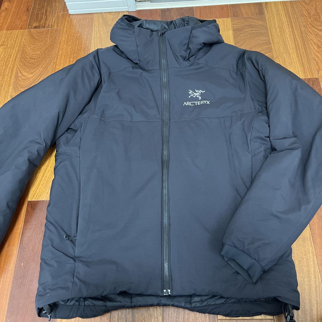 早い者勝ち　アークテリクス　アトムフーディAR ブラック　atom hoodie