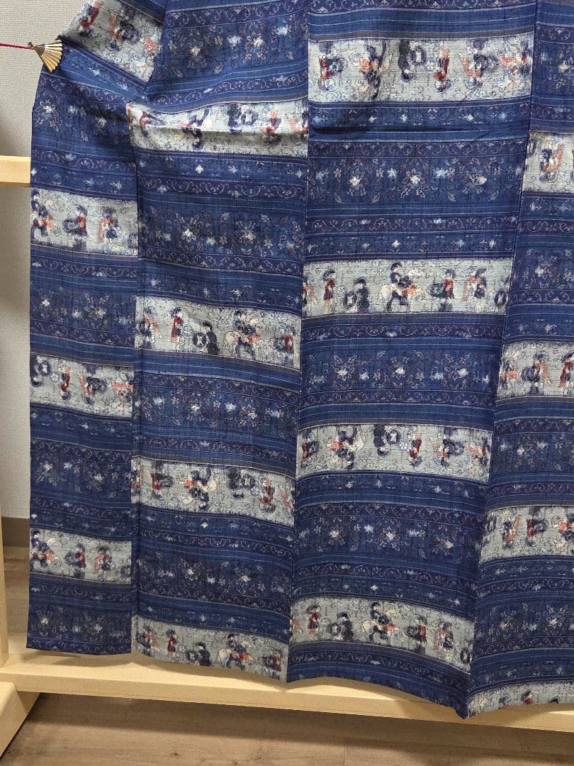 A 単衣 横段騎馬模様 紺色 紬 正絹 小紋 着物 05