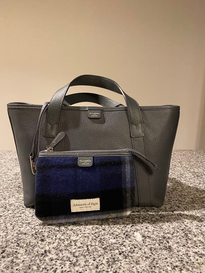 Pelle Morbida グレー トートバッグとポーチ