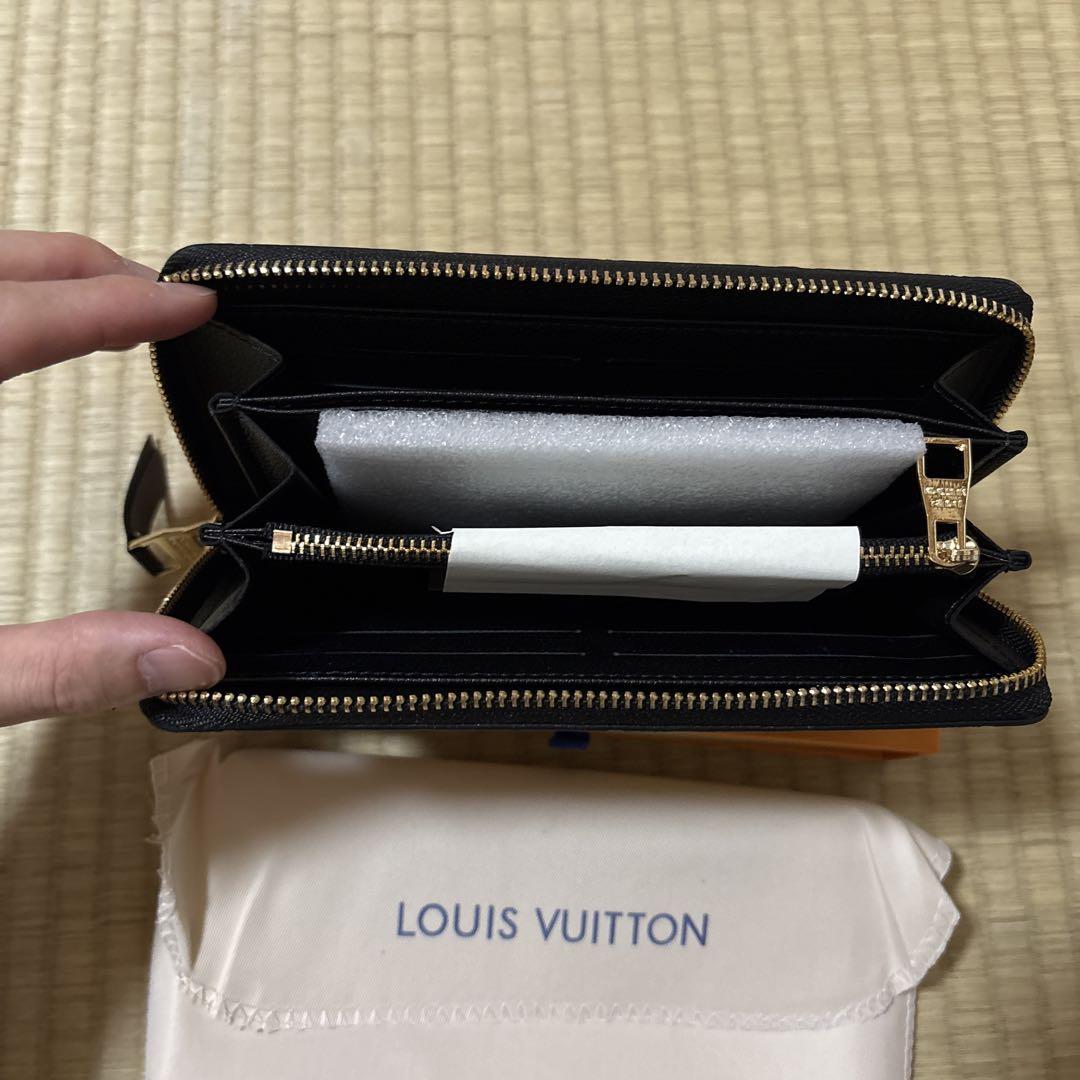 ブラック レザー長財布　モノグラム