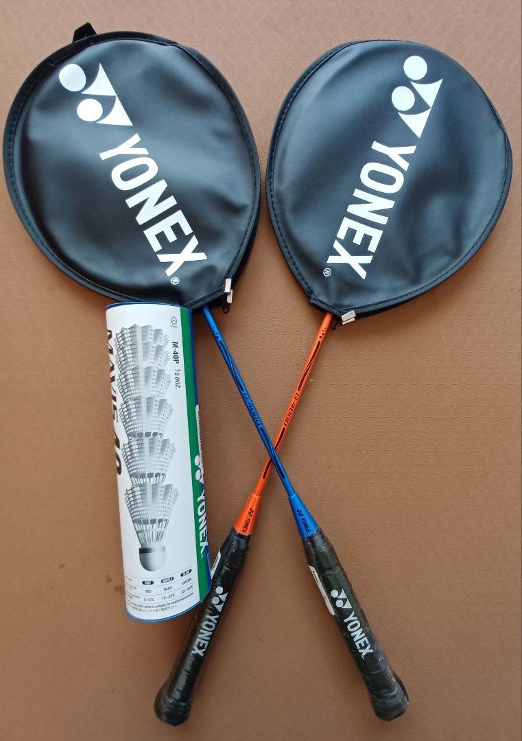 YONEX バドミントンラケット 2本セット B4000　シャトル6個付き