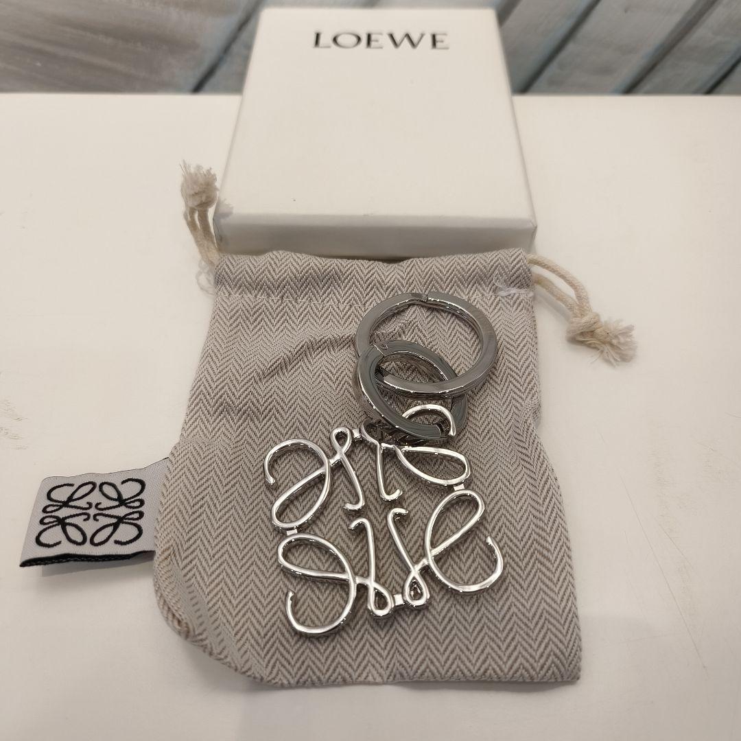 LOEWE スタイリッシュなアナグラム キーリング　シルバー