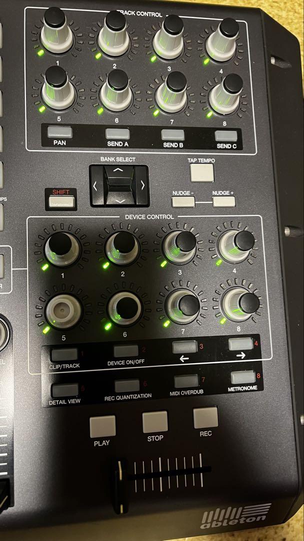AKAI APC40 Ableton Live コントローラー Amazon.com: Akai Pro APC40 Ableton Controller : Musical