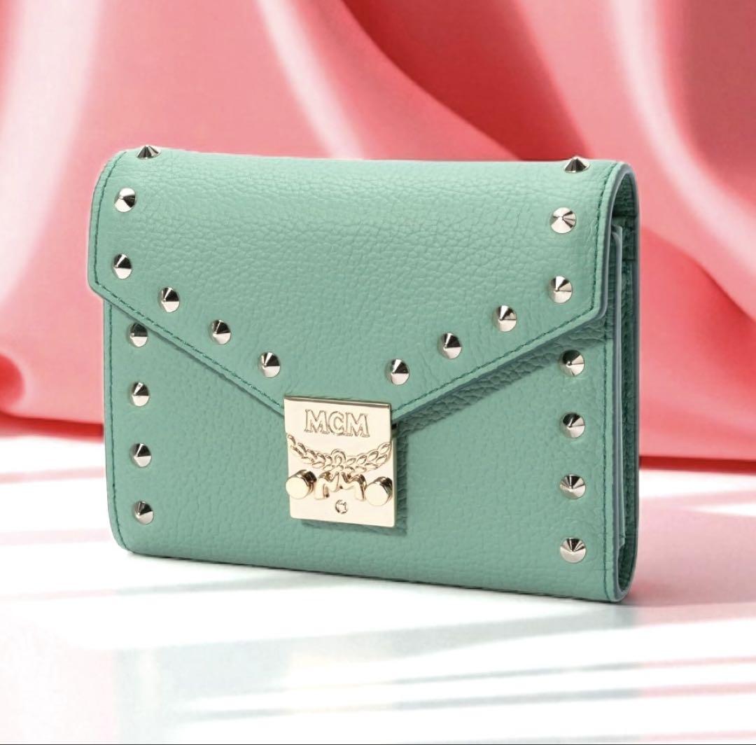 MCM ミントグリーン 三つ折り財布 MCM ミントカラー エムシーエム 三つ折り財布 - メルカリ