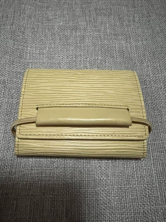 ルイヴィトン 三つ折り コンパクト
