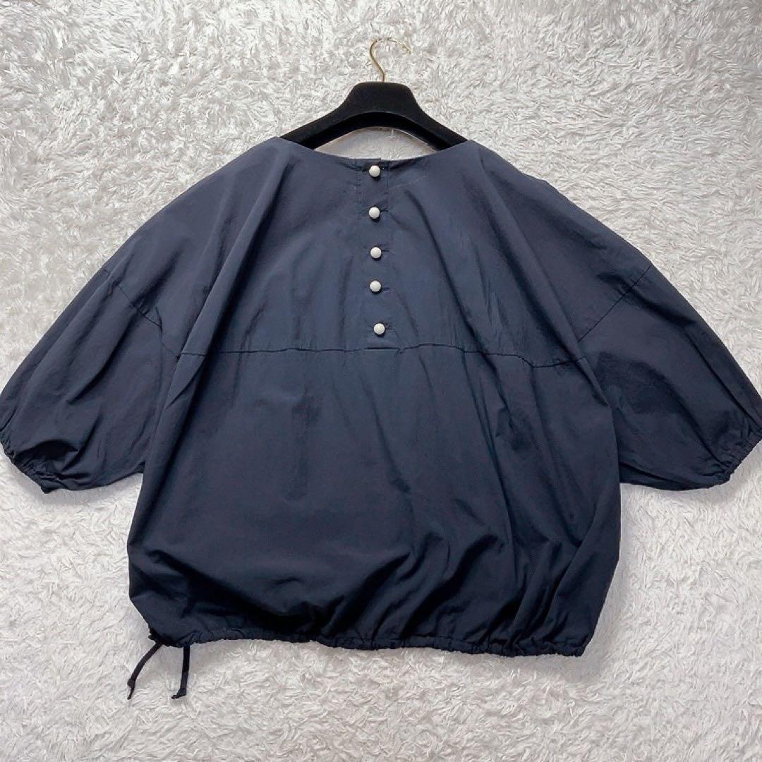 美品 ビアズリー バルーンマルブラウス 丸ボタン ドロスト