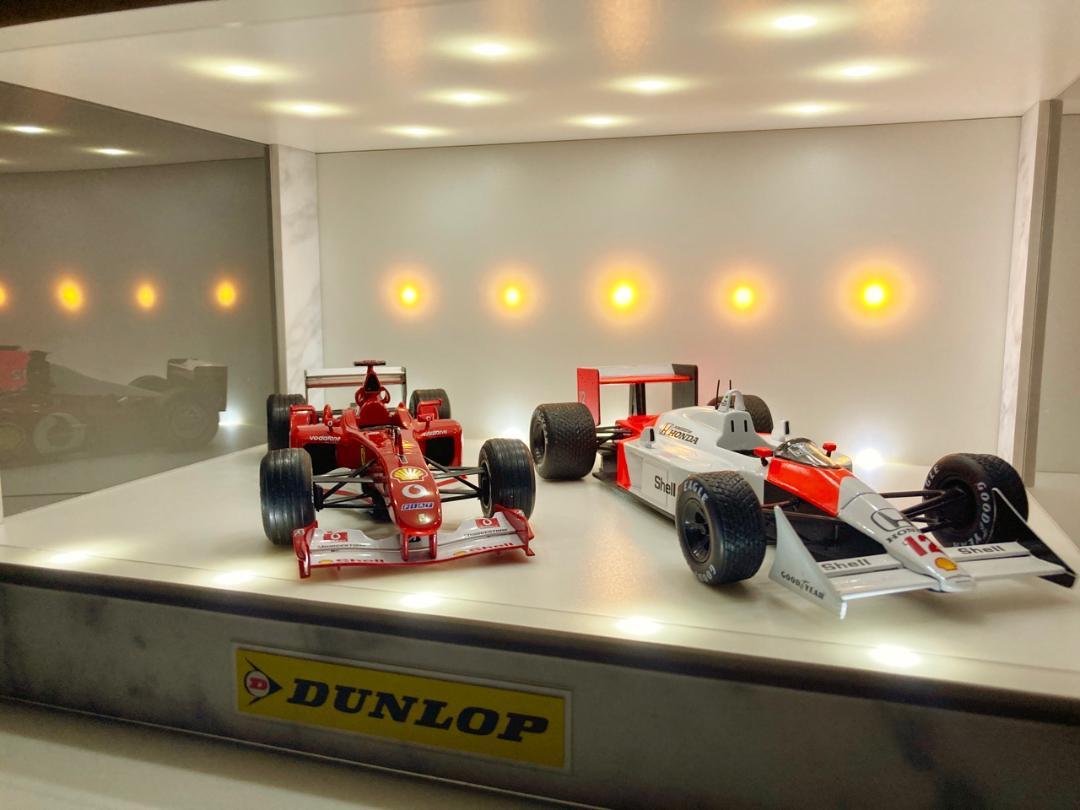 1/18展示4台可・ネオモダン・ディスプレーBOX / スタイリッシュジオラマ 1/18展示4台可・ネオモダン・ディスプレーBOX / スタイリッシュ