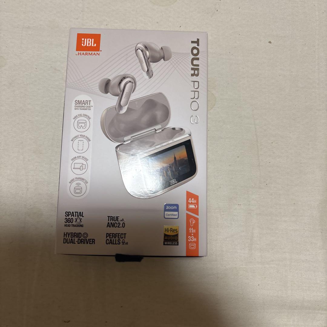 JBL tour pro 3ワイヤレスイヤホン 充電ケース付き