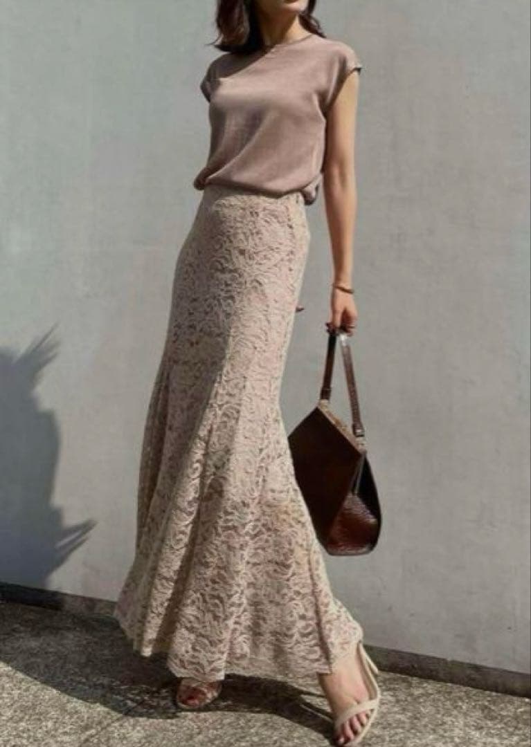 【新品　タグ付】アニュアンス　レースマーメードスカート （LIGHT GREY）