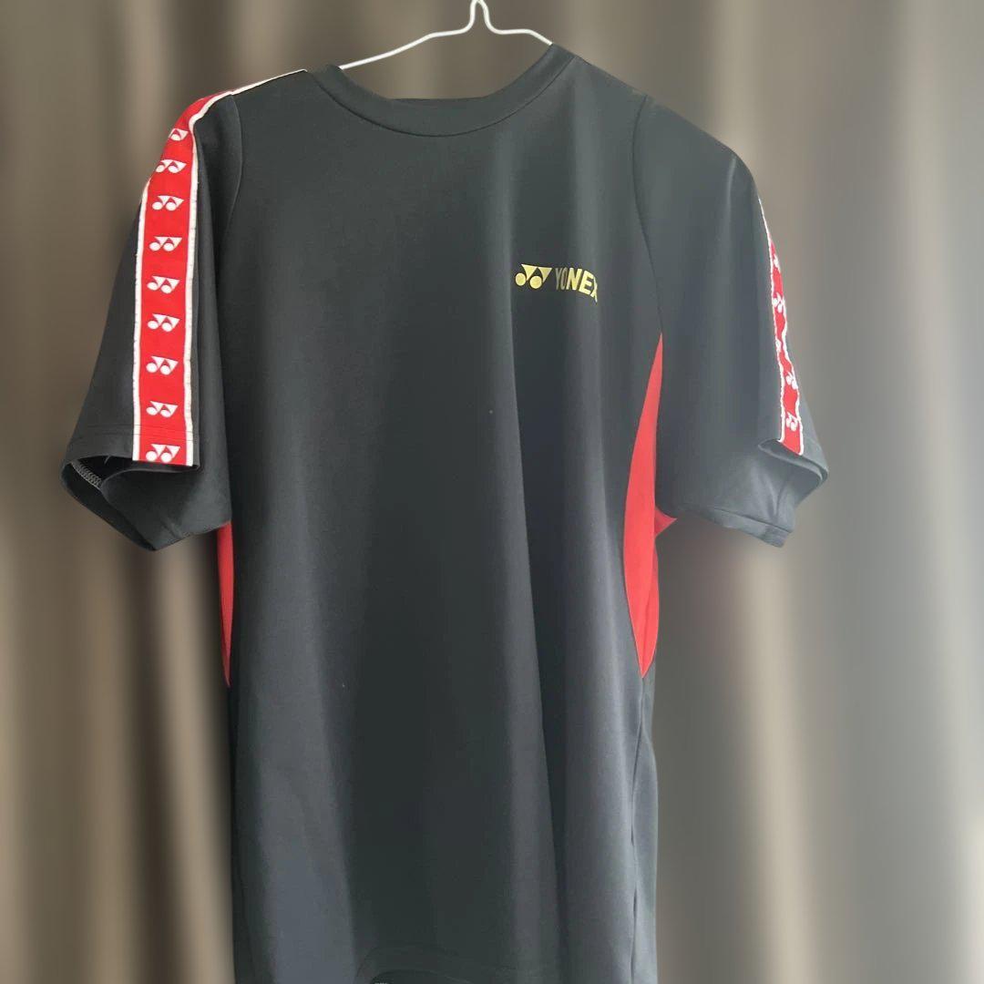 YONEX バドミントンシャツ 黒/赤/黄 ゆうきさま専用）YONEX バドミントンシャツ 黒/赤/黄 - メルカリ