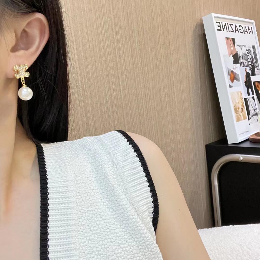 ＊新品未使用＊ セリーヌ　celine　パール　ピアス　ゴールド