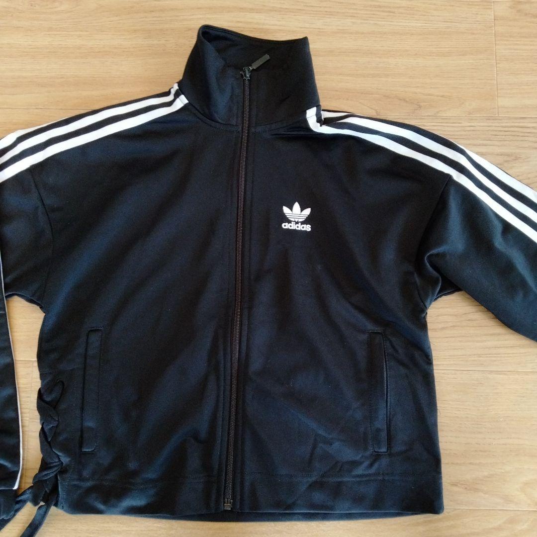ｚ018【限定品】adidasバレンタイン限定ハート柄