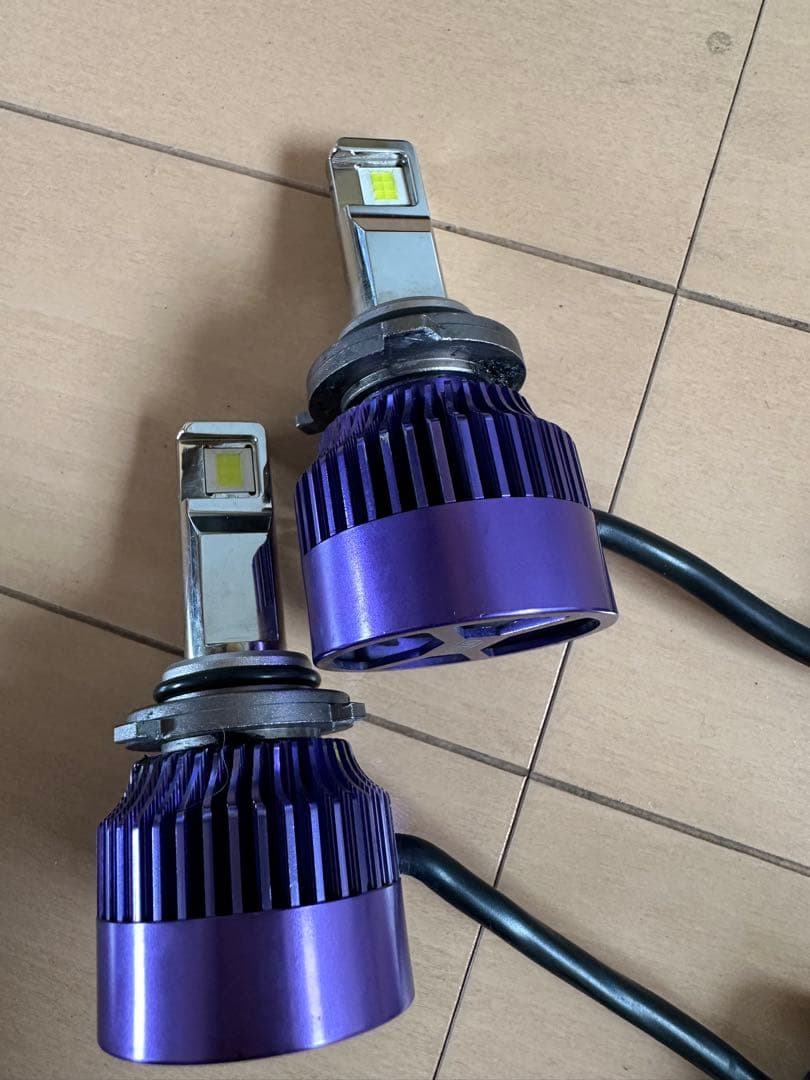 超激安！ VELENO 白色 爆光目立った傷や汚れなし 高級