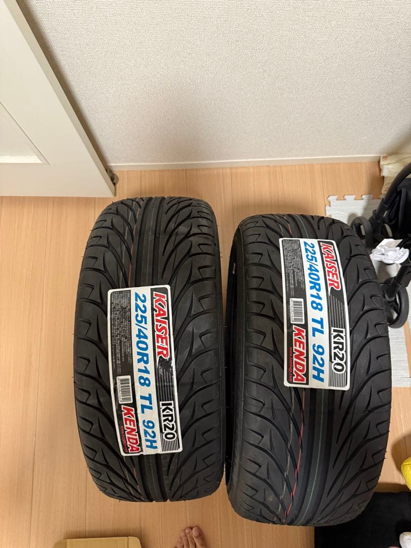 Kenda Kaiser KR20 225/40R18 タイヤ