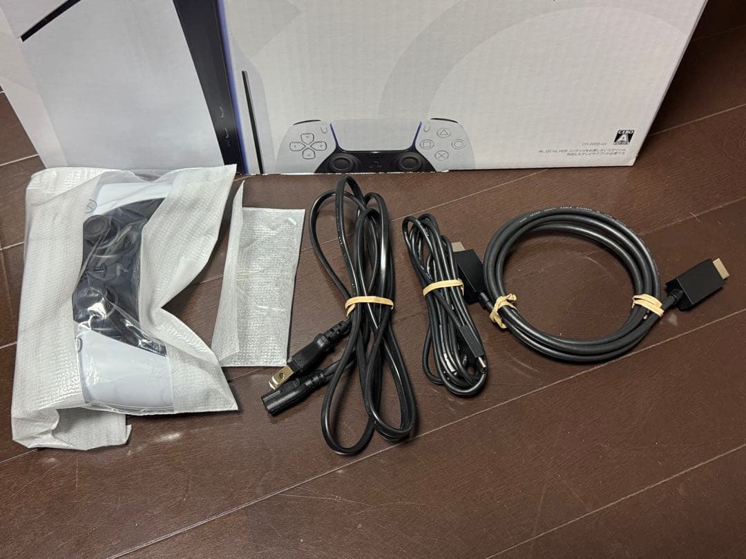 美品 SONY PS5 本体 CFIJ-10025 ソフト3本セット