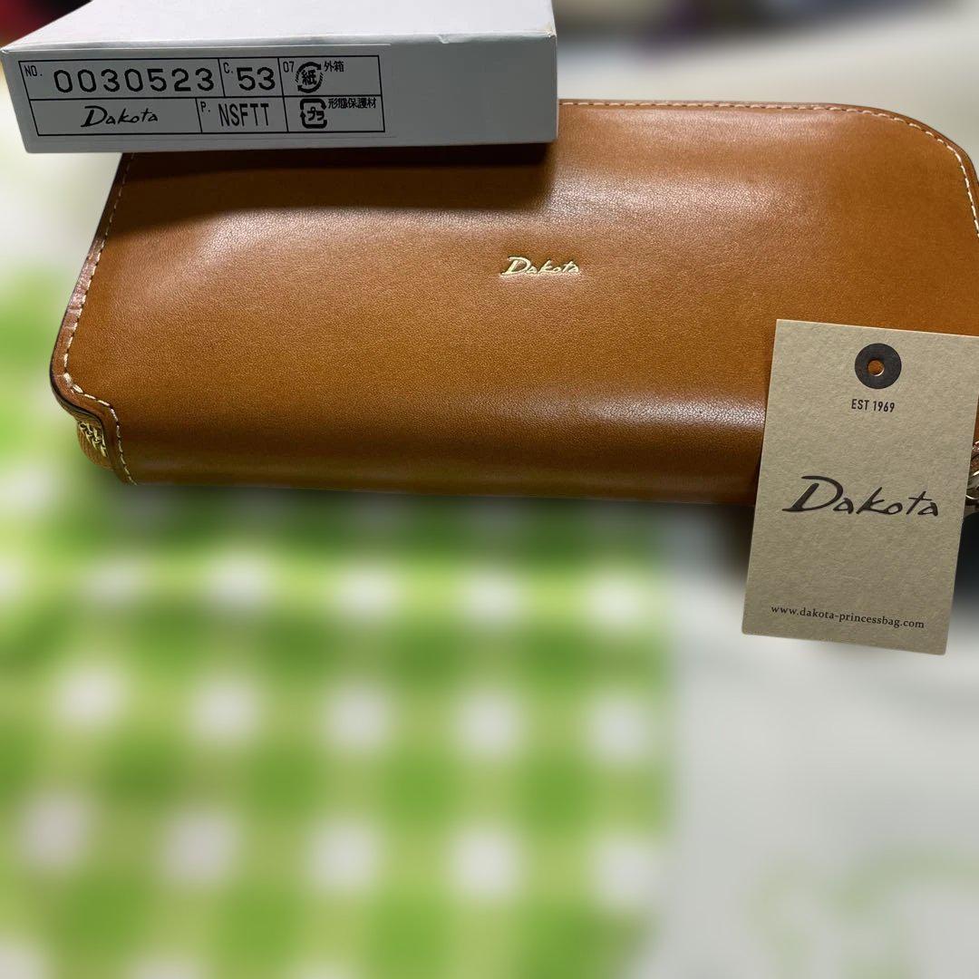 長財布　ダコタ