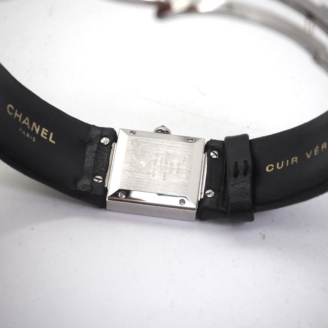 738 CHANEL 時計　マトラッセ レディース シルバー ブラック　スクエア