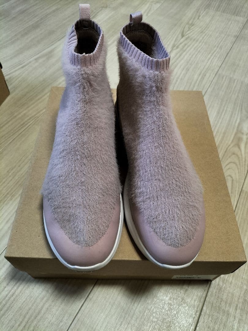 箱無し！　　フェイクファーピンクスニーカー26cm