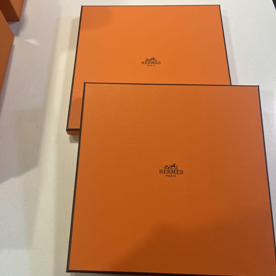 エルメスHERMES ギフト箱スカーフカレ90