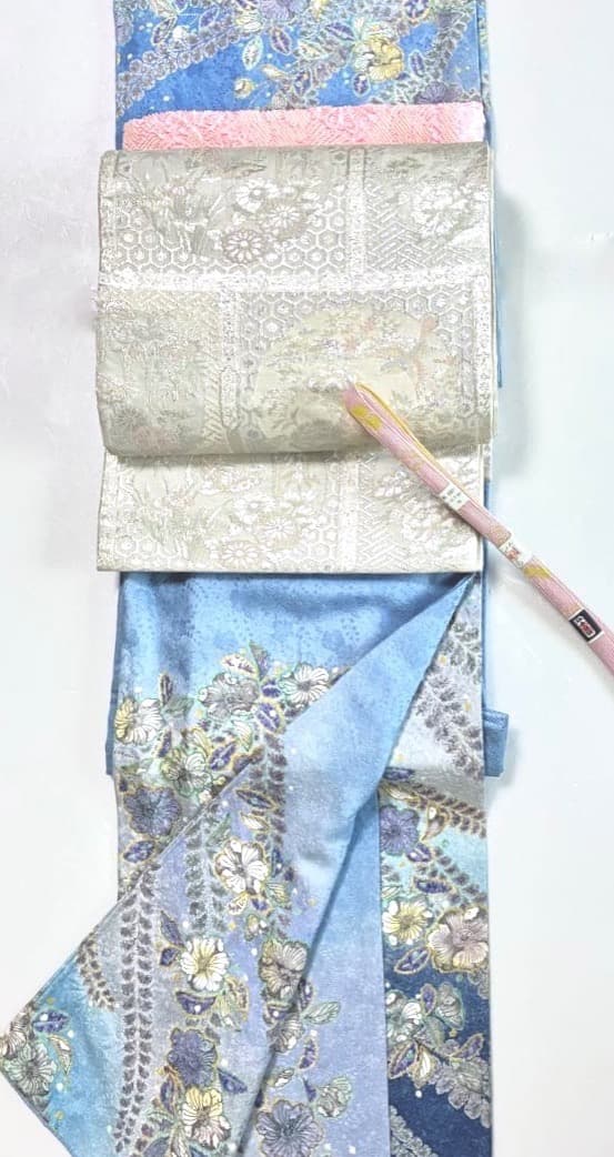 秀逸 麗しいお色柄 辻が花 正絹訪問着 透明感ある水色グラデーション 地紋の妙 秀逸 麗しいお色柄 辻が花 正絹訪問着 透明感ある水色グラデーション 地紋の妙