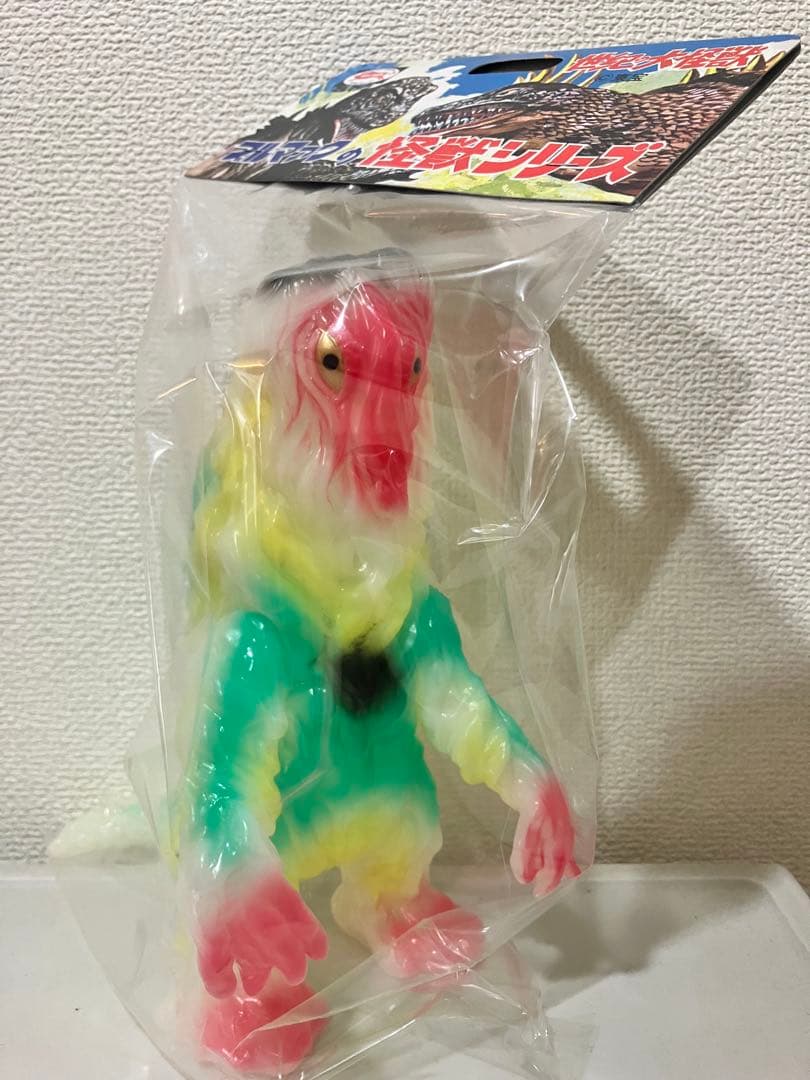 ブルマァク ヘドラ bullmark ミルキーイエロー 乳白色 ソフビ