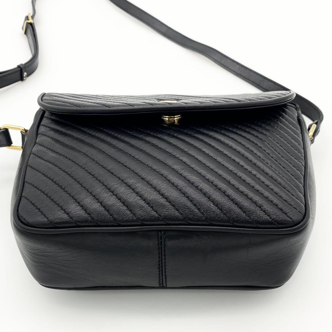 CELINE ショルダーバッグ トリオンフ ブラック レザー キルティング