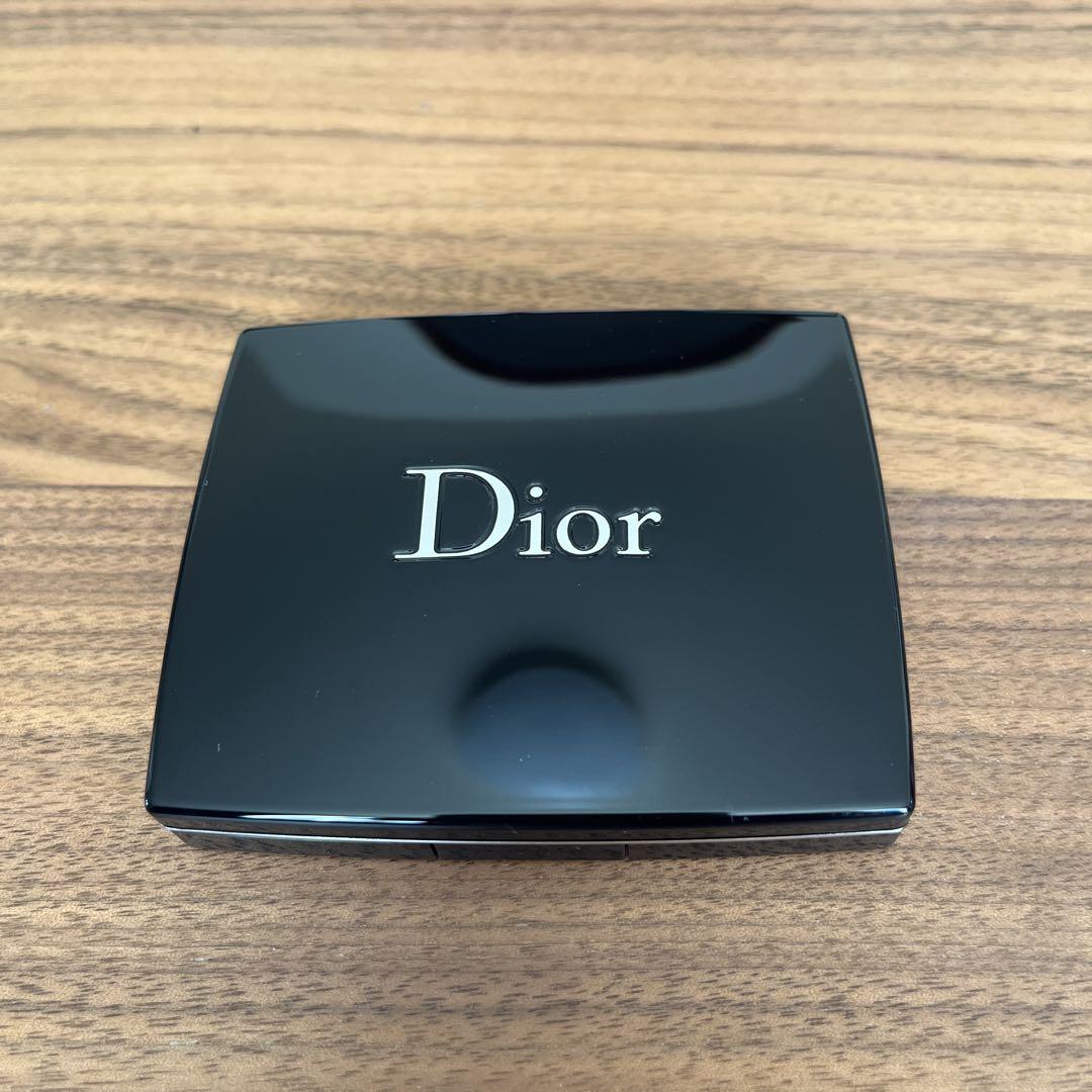 Dior アイシャドウ〈サンク　クルール〉