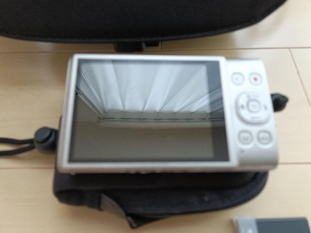 ほぼ未使用Canon IXY 650 コンパクトデジタルカメラ シルバー
