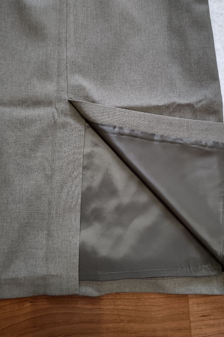 ラトータリテ　麻調スカート　ジレ　セットアップ　カーキ