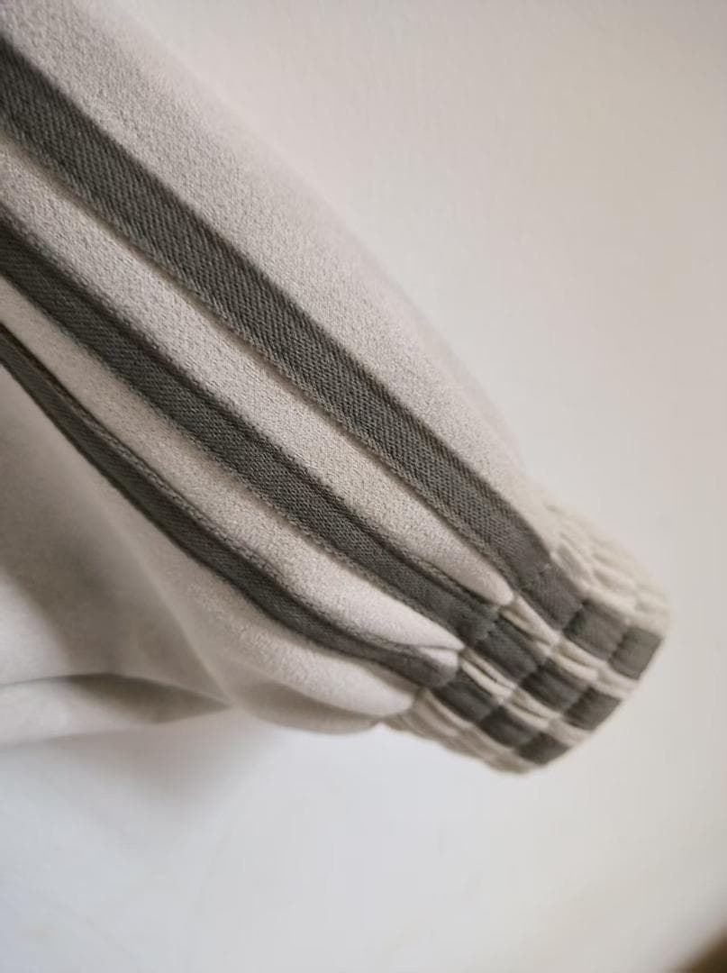 中国限定 アディダス蛇年トラック スエード ジャケット クリームホワイトXL Ⅴ 中国限定 アディダス蛇年トラック スエード ジャケット クリームホワイトXL Ⅴ