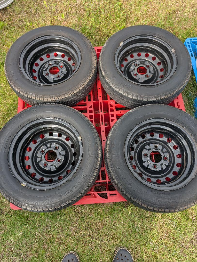 ①中古品　日産サニー　純正スチールホイール付きタイヤ　4本セットの2本