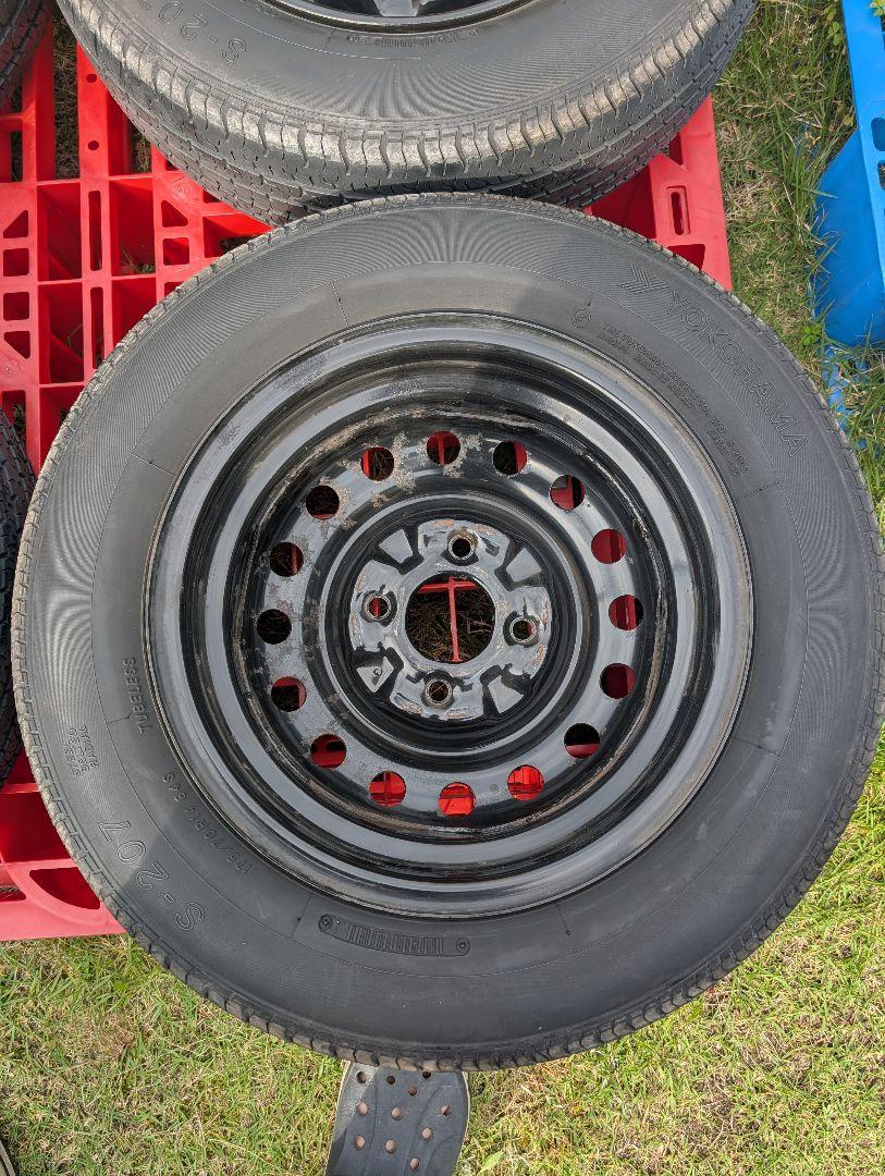 ①中古品　日産サニー　純正スチールホイール付きタイヤ　4本セットの2本