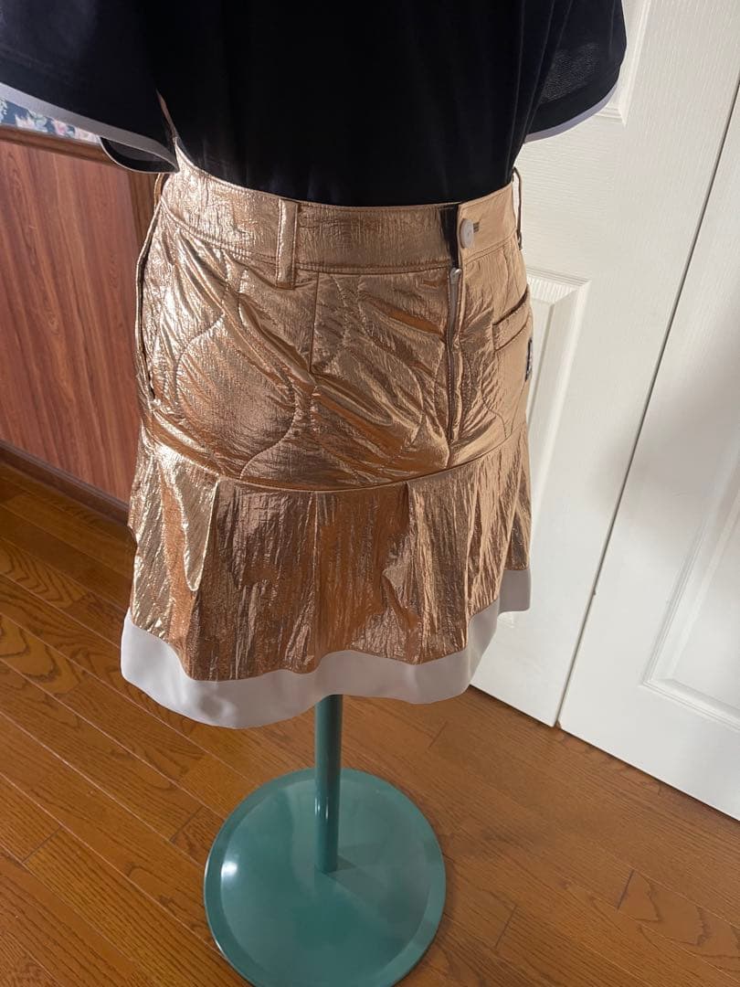 ARCHIVIO ゴールド フリルスカート新品.タグ付き ARCHIVIO ゴールド フリルスカート新品.タグ付き