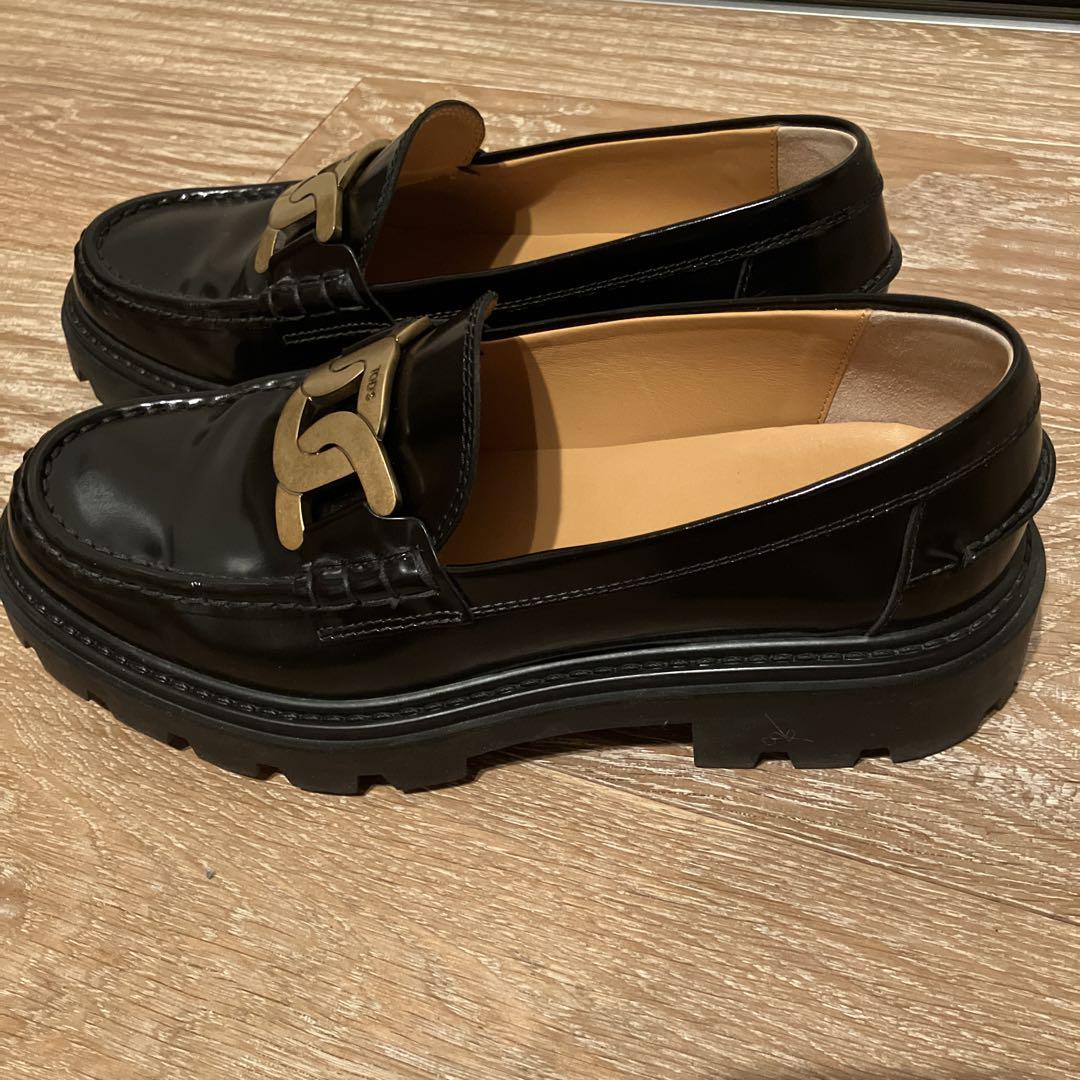 TOD’S トッズ ケイト 38 黒 レザー ローファー ゴールド金具