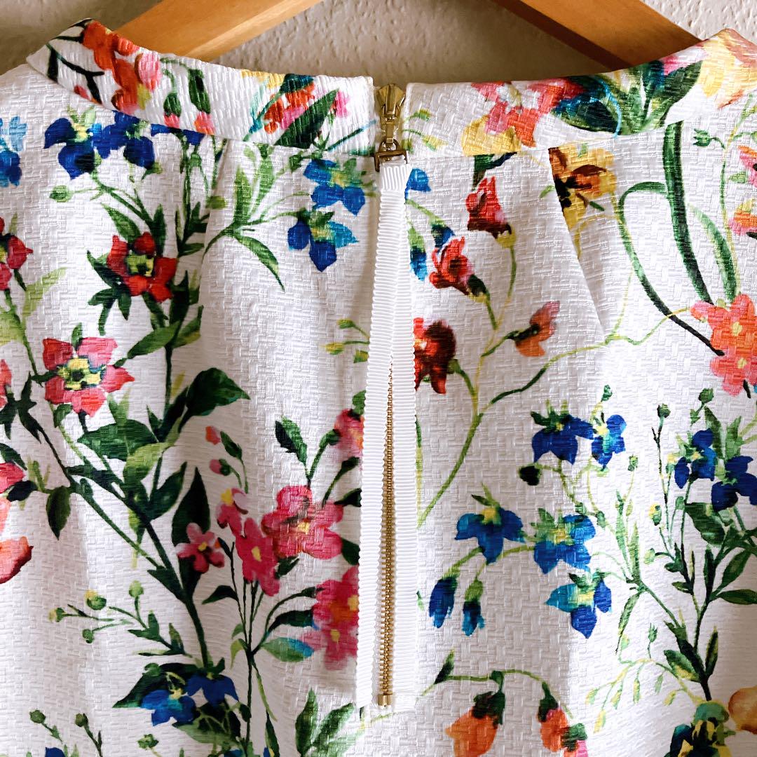 Leilian 13号　花びらデザイン 　エレガントで女性らしい上品な一着 美品】Leilian レリアン 花柄トップス 7分袖 13号 大きいサイズ