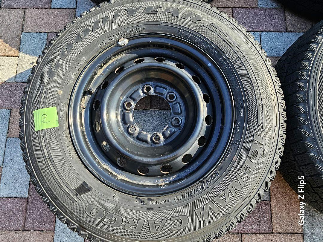 スタッドレスタイヤ 195/80R15 4本セット