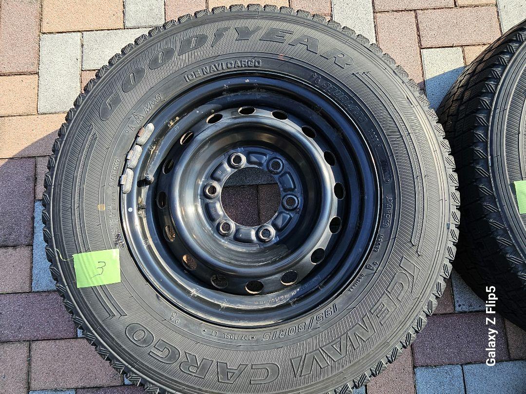 スタッドレスタイヤ 195/80R15 4本セット