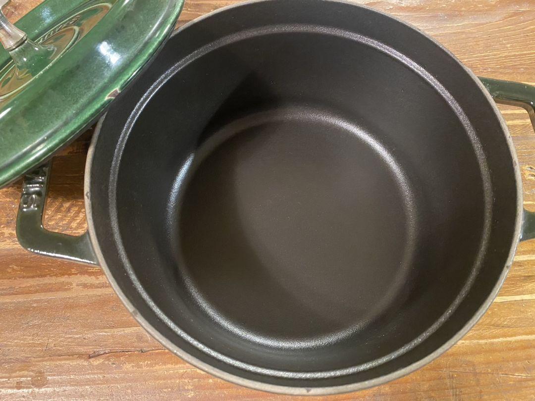 STAUB製(ストウブ) 鋳鉄製 両手鍋 オリーブ 約20cm STAUB製(ストウブ) 鋳鉄製 両手鍋 オリーブ 約20cm