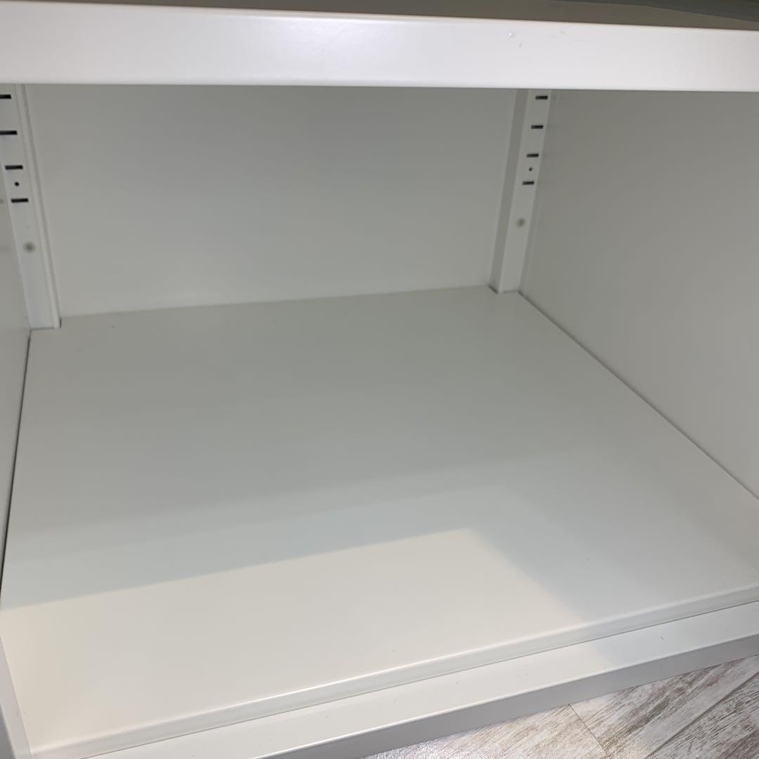 IKEA ホワイト金属キャビネット